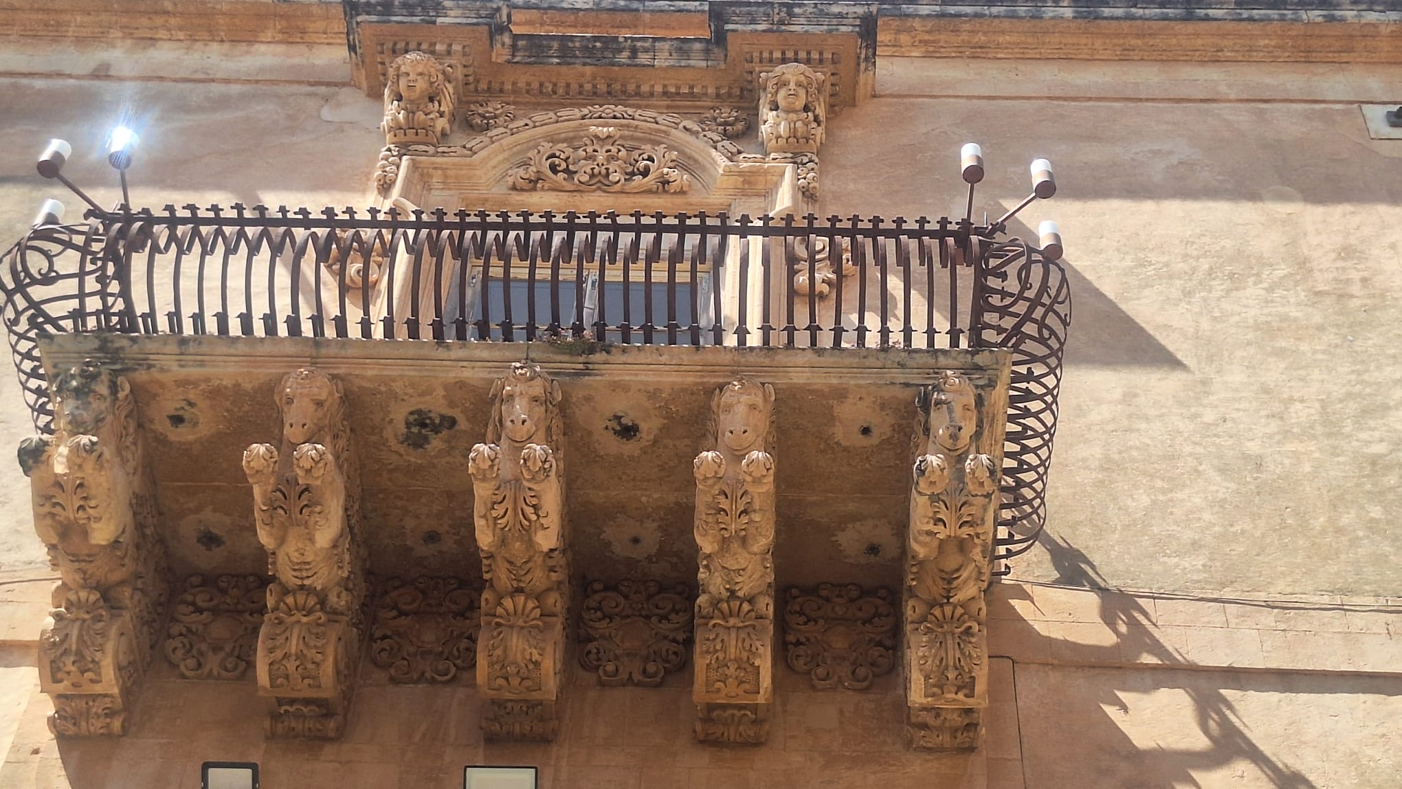 Noto 15